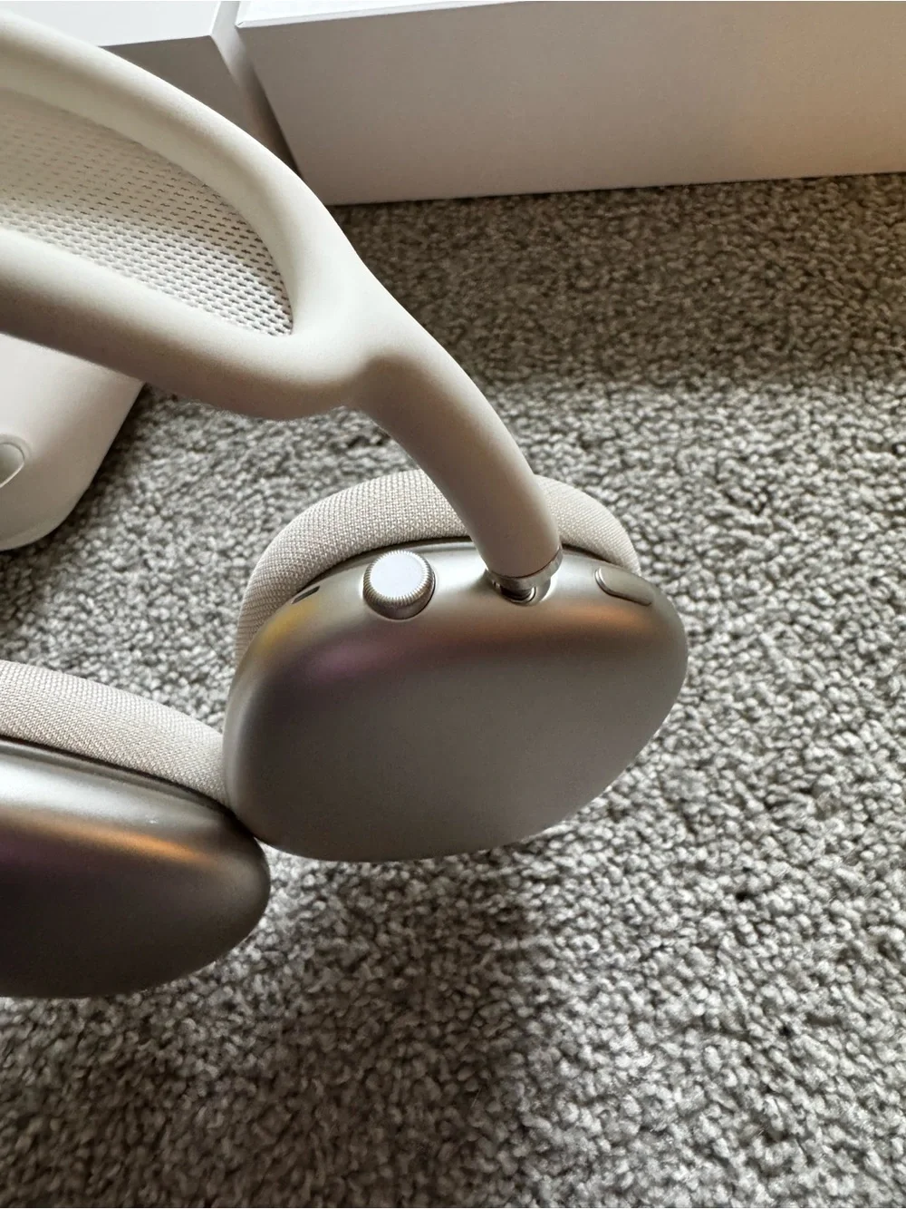 Apple AirPods Max — Starlight w/ Apple Care